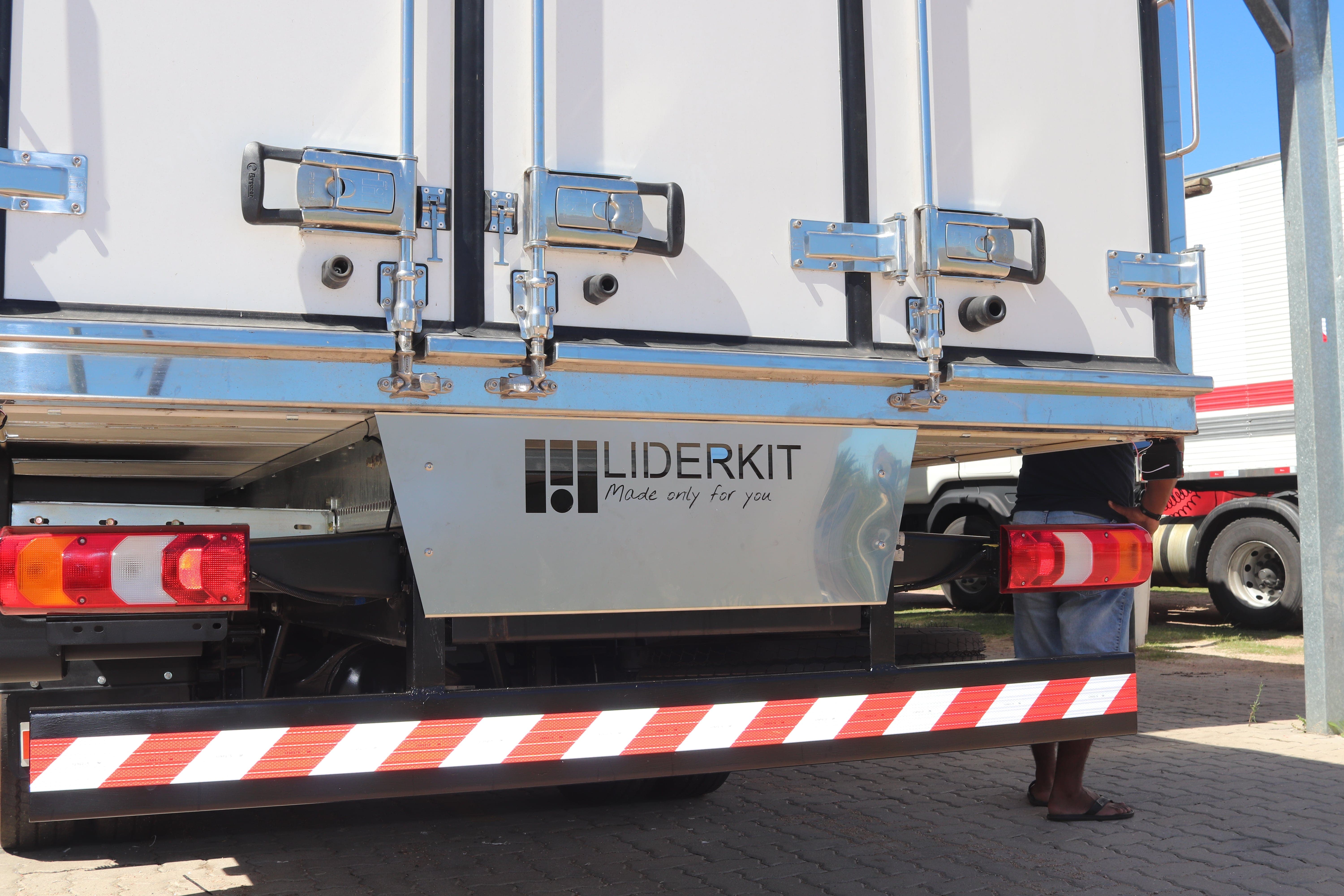 Detalle constructivo de carrocería isoterma Liderkit